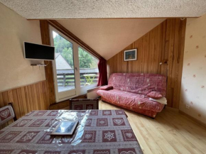 Studio 4 pers. avec balcon et casier à skis, au pied des pistes - FR-1-787-45 Laveissière
